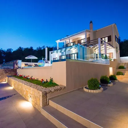 Tony's With Private Pool In Komilio Lefkada
