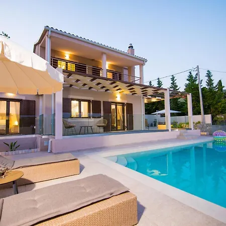 Tony's With Private Pool In Komilio Lefkada
